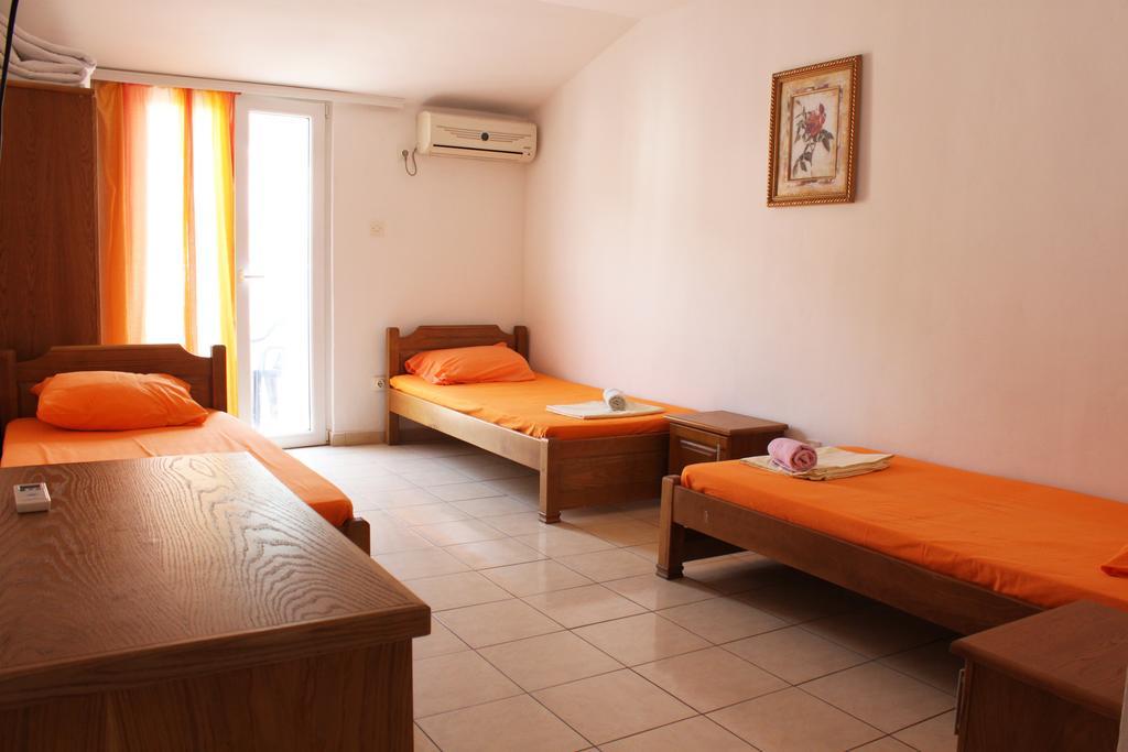 Guesthouse Sun Hostel บุดวา ภายนอก รูปภาพ