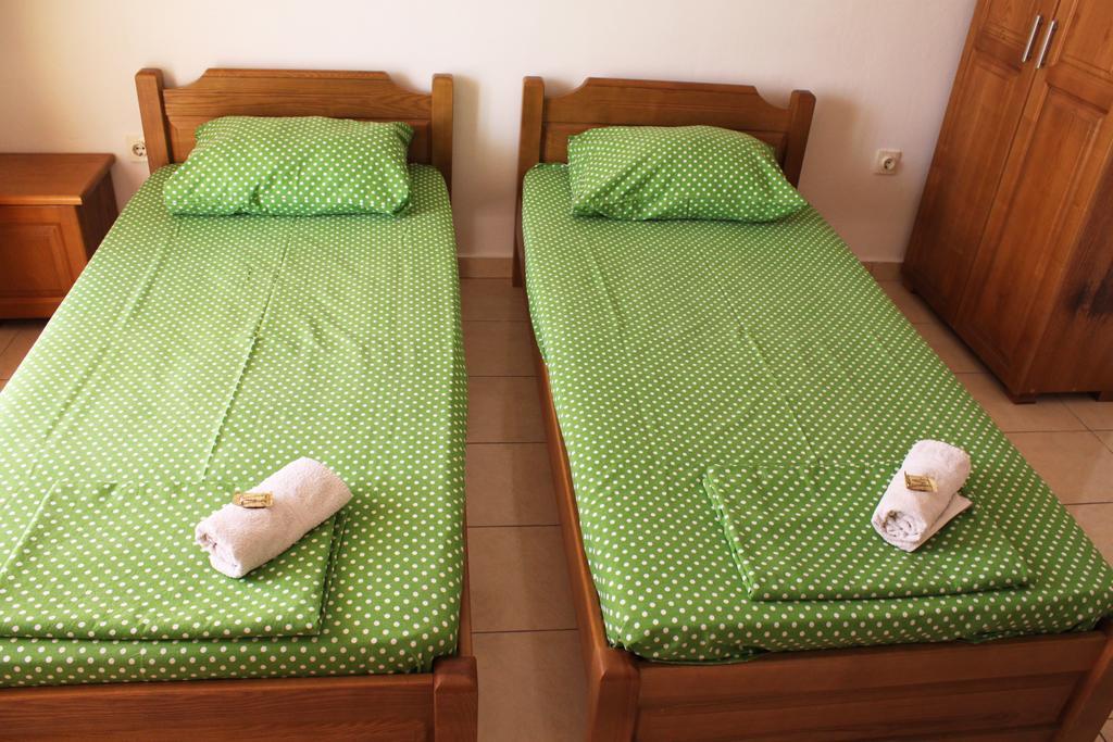 Guesthouse Sun Hostel บุดวา ภายนอก รูปภาพ