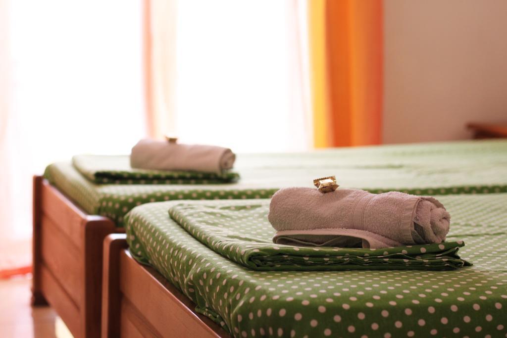 Guesthouse Sun Hostel บุดวา ภายนอก รูปภาพ