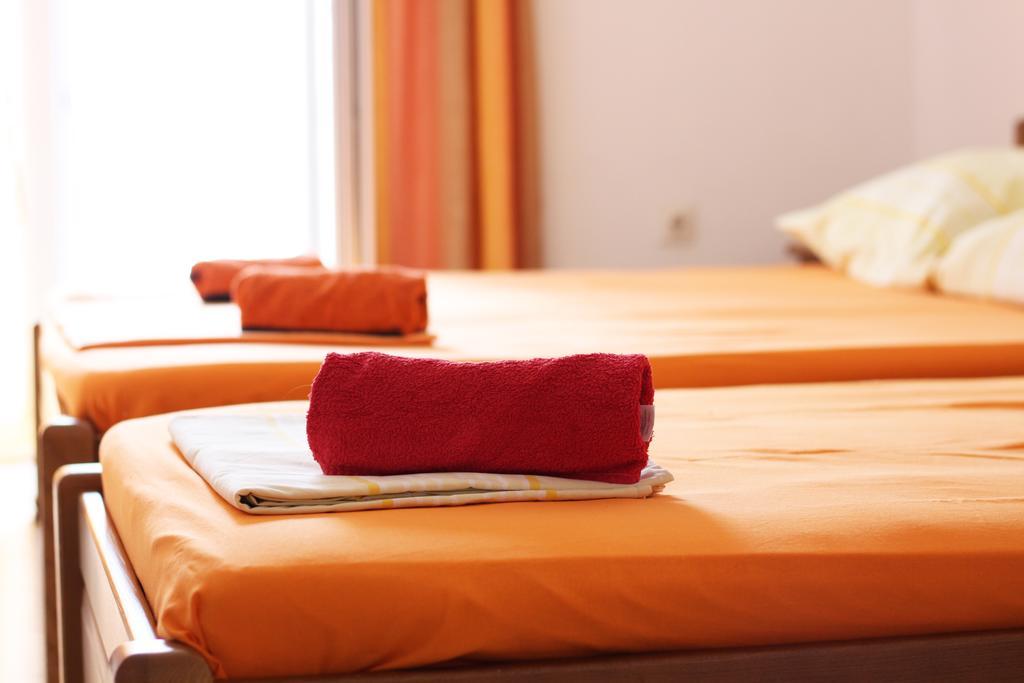 Guesthouse Sun Hostel บุดวา ภายนอก รูปภาพ