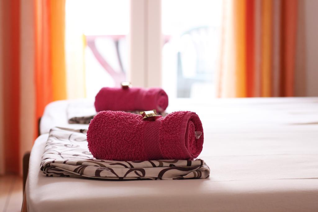 Guesthouse Sun Hostel บุดวา ภายนอก รูปภาพ