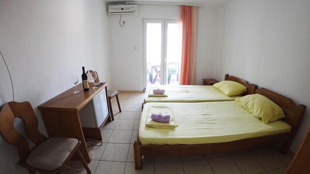 Guesthouse Sun Hostel บุดวา ภายนอก รูปภาพ
