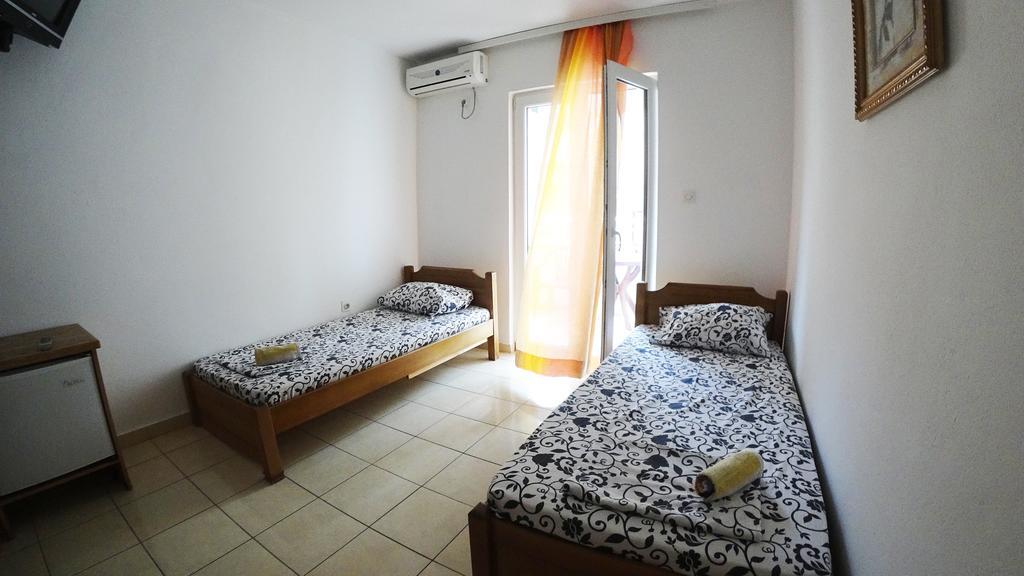 Guesthouse Sun Hostel บุดวา ภายนอก รูปภาพ