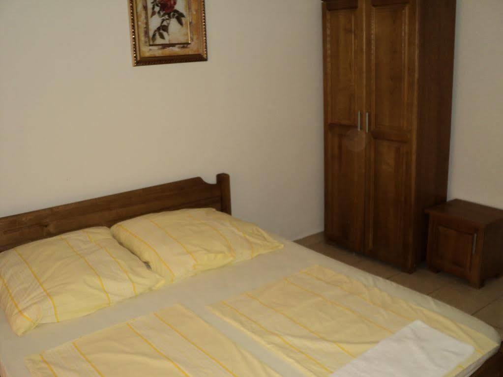 Guesthouse Sun Hostel บุดวา ภายนอก รูปภาพ