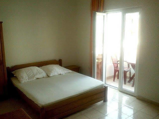Guesthouse Sun Hostel บุดวา ภายนอก รูปภาพ