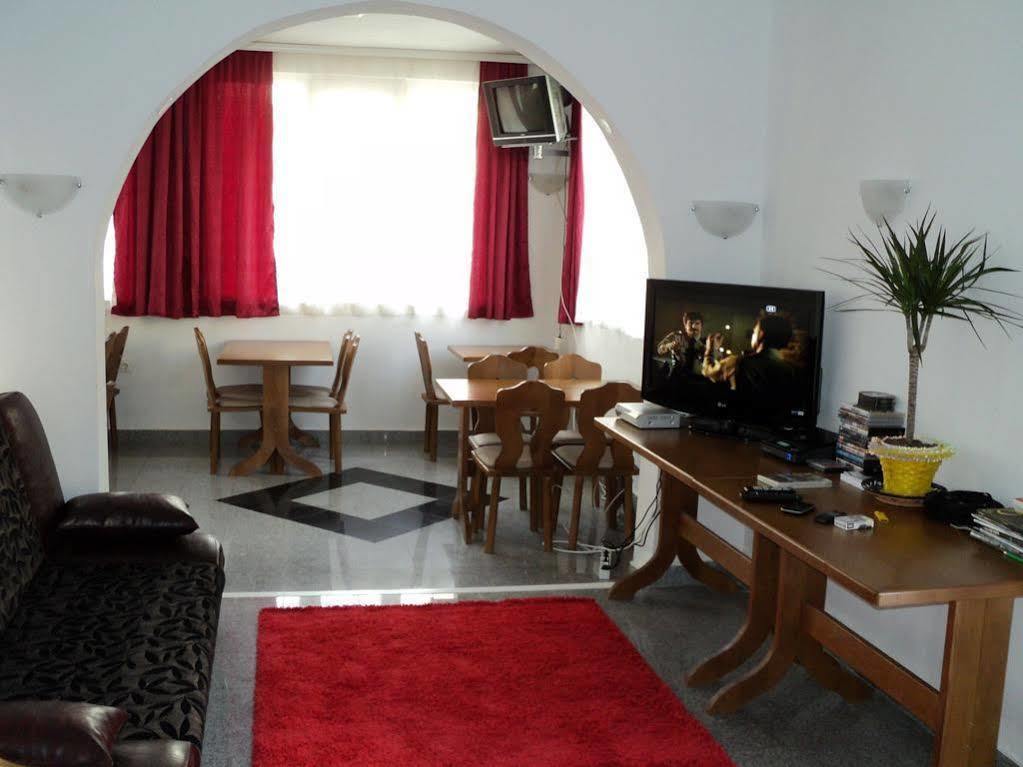 Guesthouse Sun Hostel บุดวา ภายนอก รูปภาพ