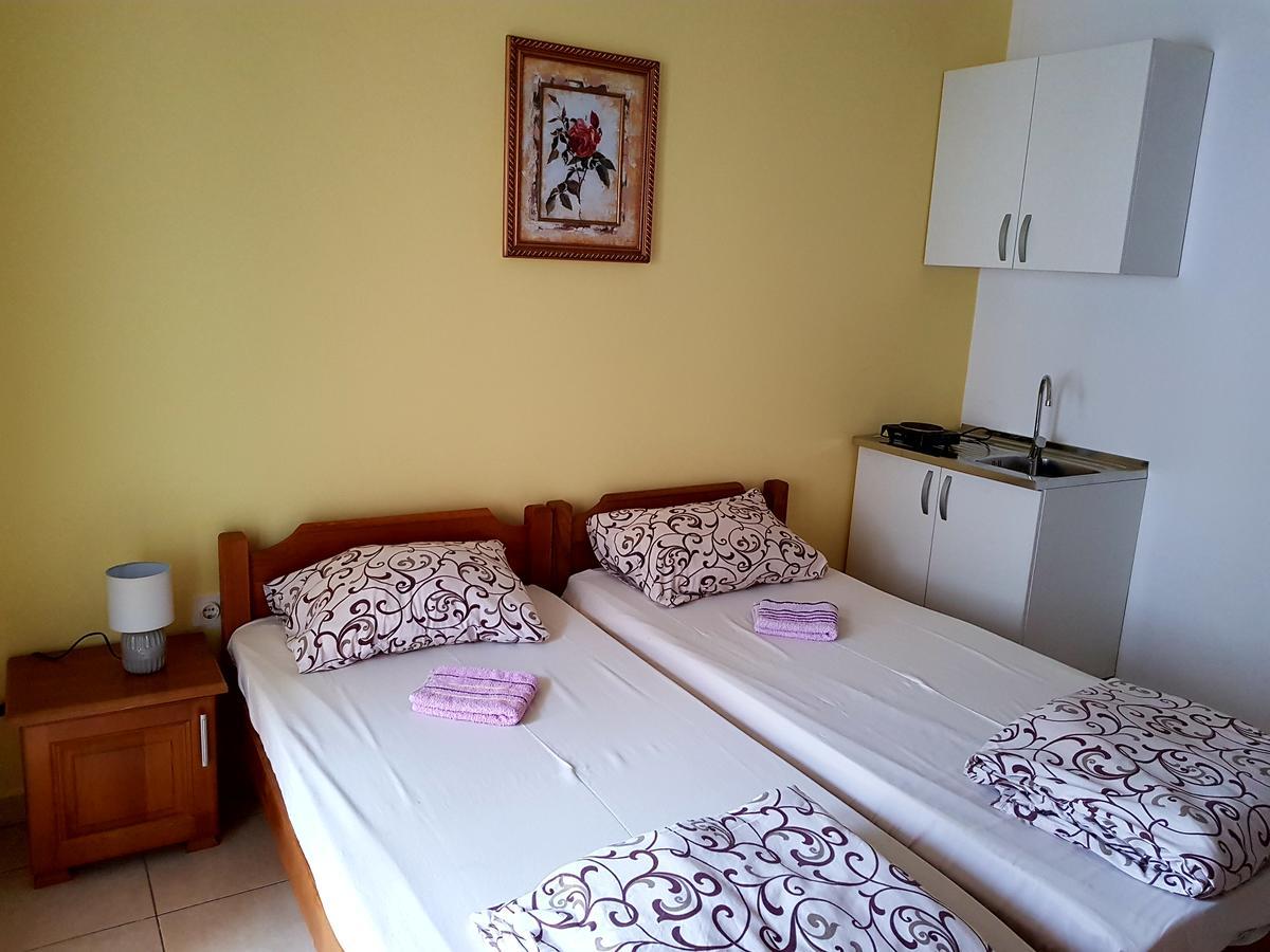 Guesthouse Sun Hostel บุดวา ภายนอก รูปภาพ