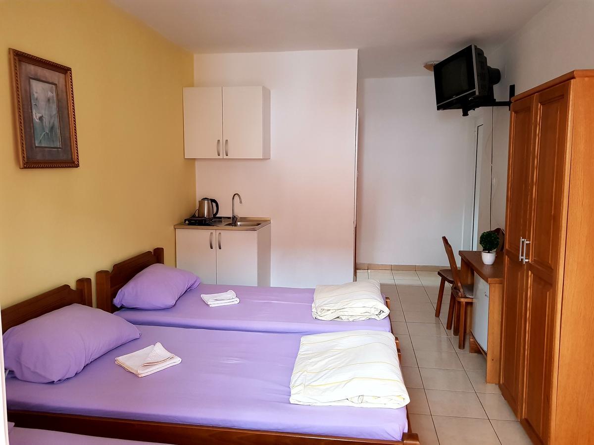 Guesthouse Sun Hostel บุดวา ภายนอก รูปภาพ