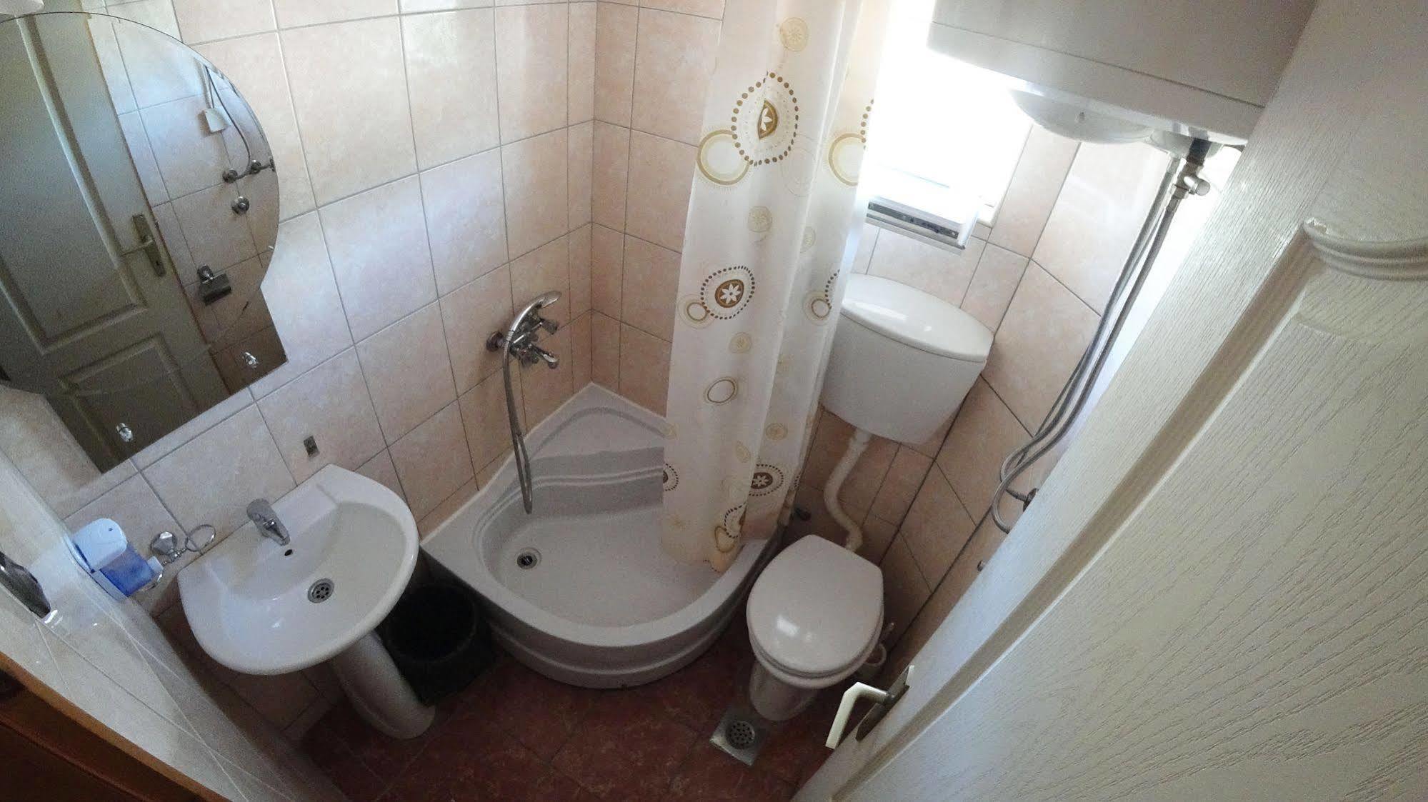 Guesthouse Sun Hostel บุดวา ภายนอก รูปภาพ