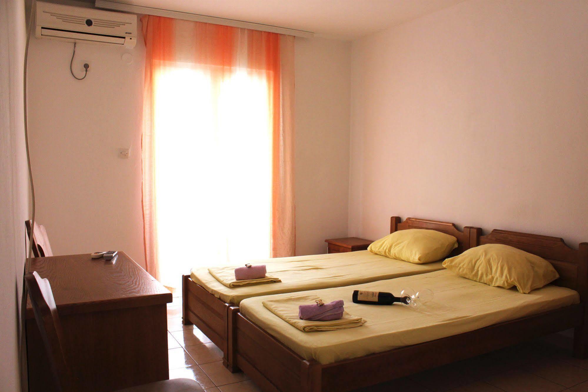 Guesthouse Sun Hostel บุดวา ภายนอก รูปภาพ