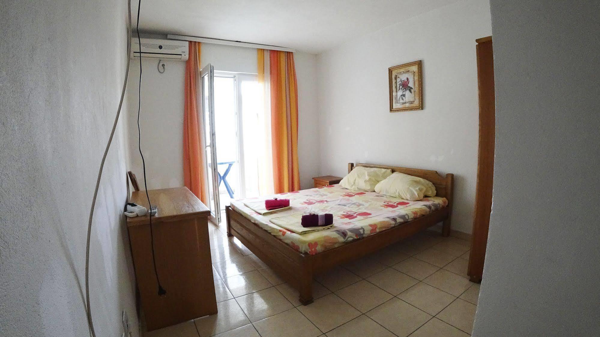 Guesthouse Sun Hostel บุดวา ภายนอก รูปภาพ