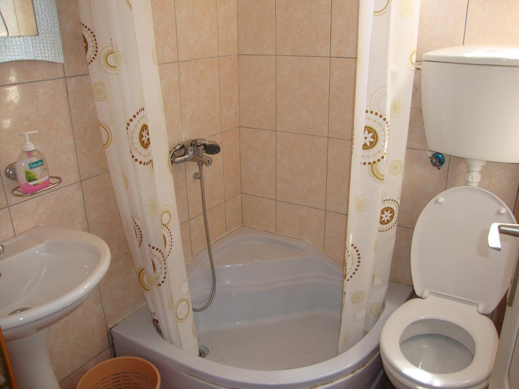 Guesthouse Sun Hostel บุดวา ภายนอก รูปภาพ